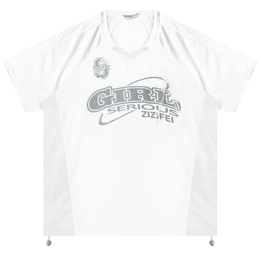 লেটার প্রিন্ট বো ভি-নেক টি-শার্ট | সামার রেট্রো স্টাইলের জন্য ফাস্ট ড্রাই স্পোর্টস ডিজাইন