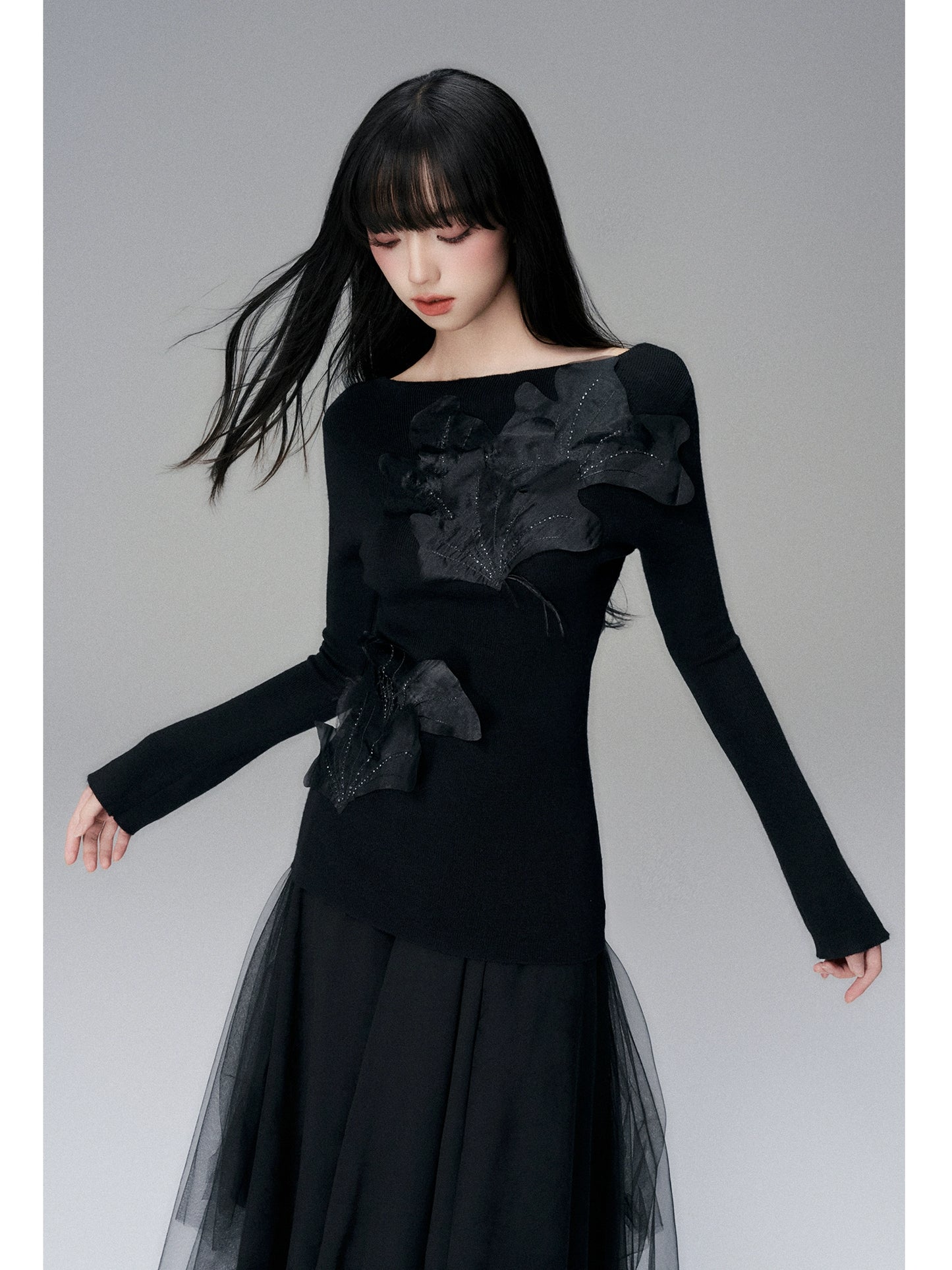 Straight-Neck Embroidered Floral Knit Top (Autumn Collection)