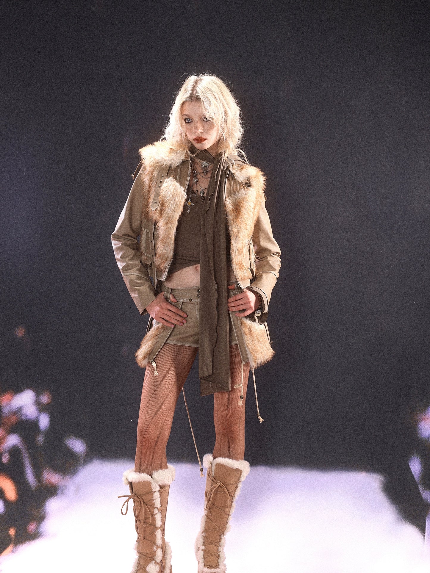 Giacca e pantaloncini patchwork in pelle invecchiata