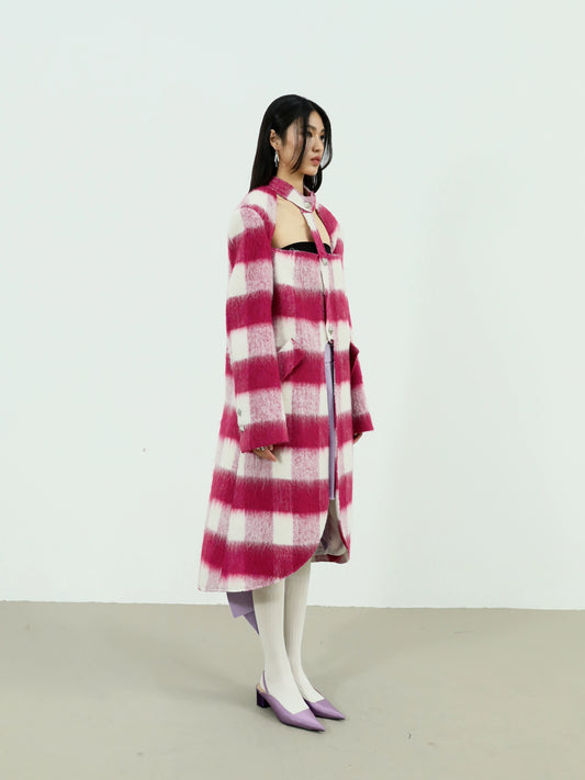 Шерстяное пальто в клетку с открытыми плечами в стиле панк-фея