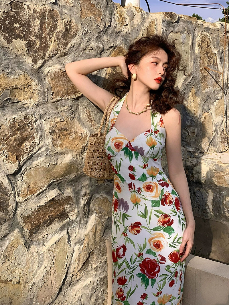 Vestido con estampado de rosas: Elegancia de espalda abierta del verano