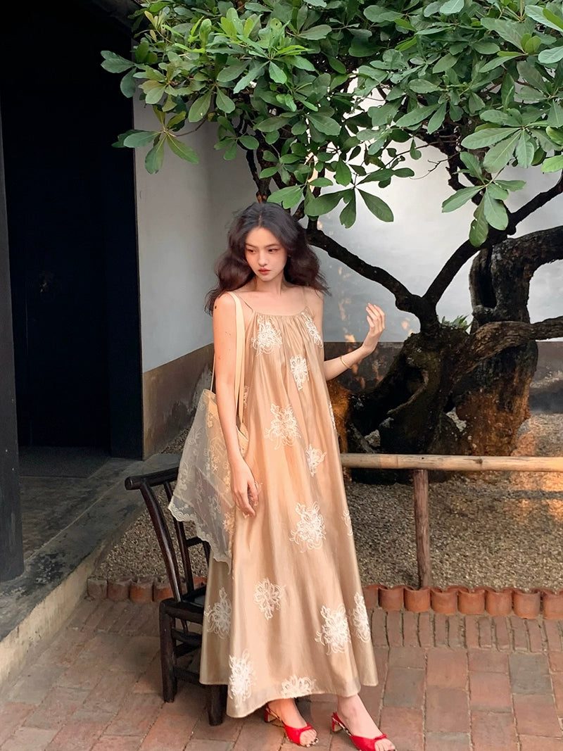 الرجعية الأبيض فستان الحمالة ضوء القمر