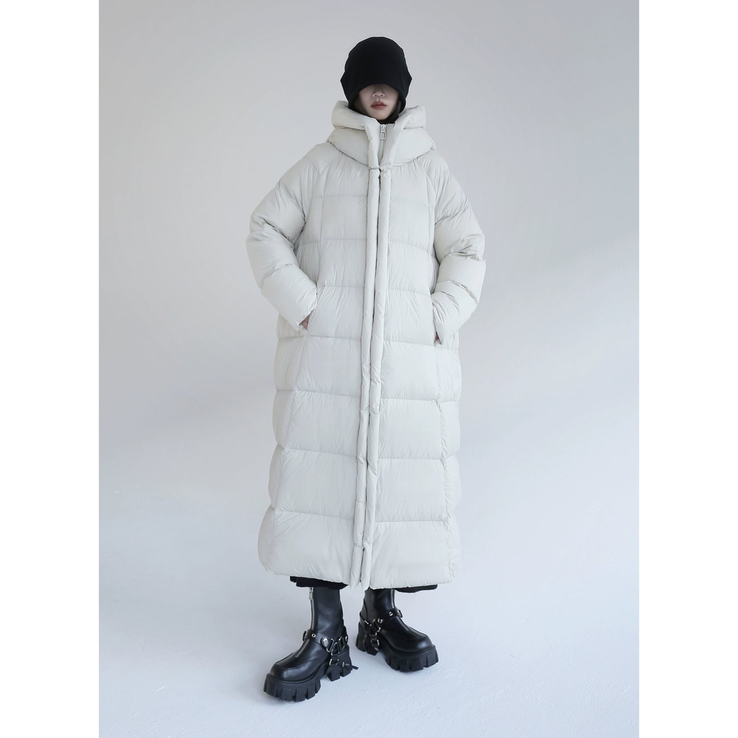 Niche Silhouette White Duck Down Jacket with Unique Warmth
