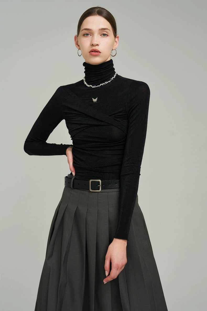 높은 목 슬림 탑