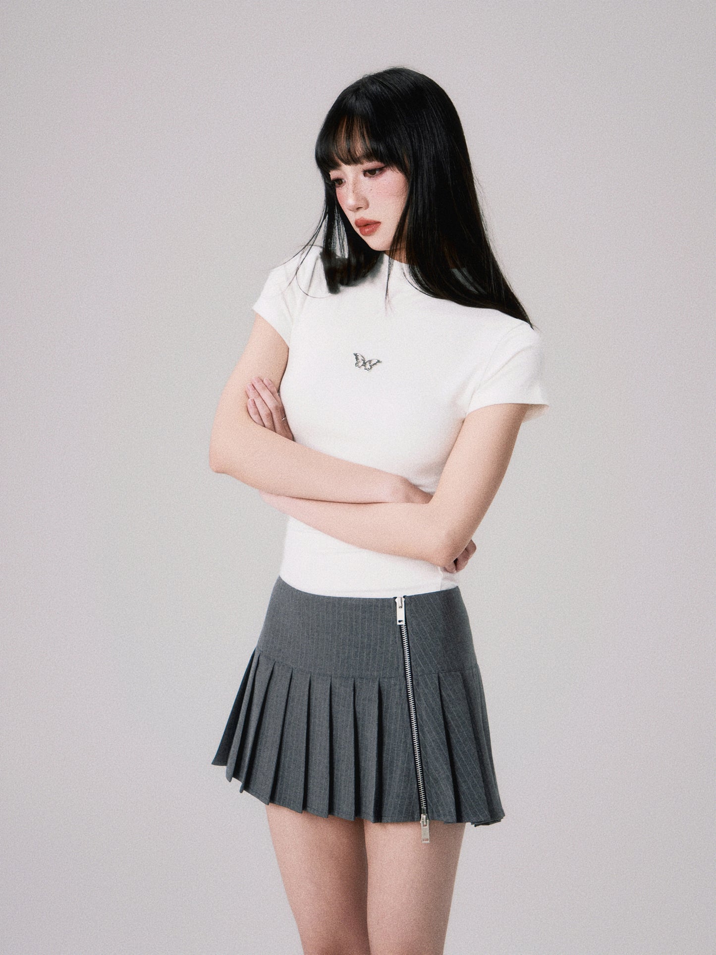 Mid-Neck Shoulder Tee - Minimalist Slim Fit