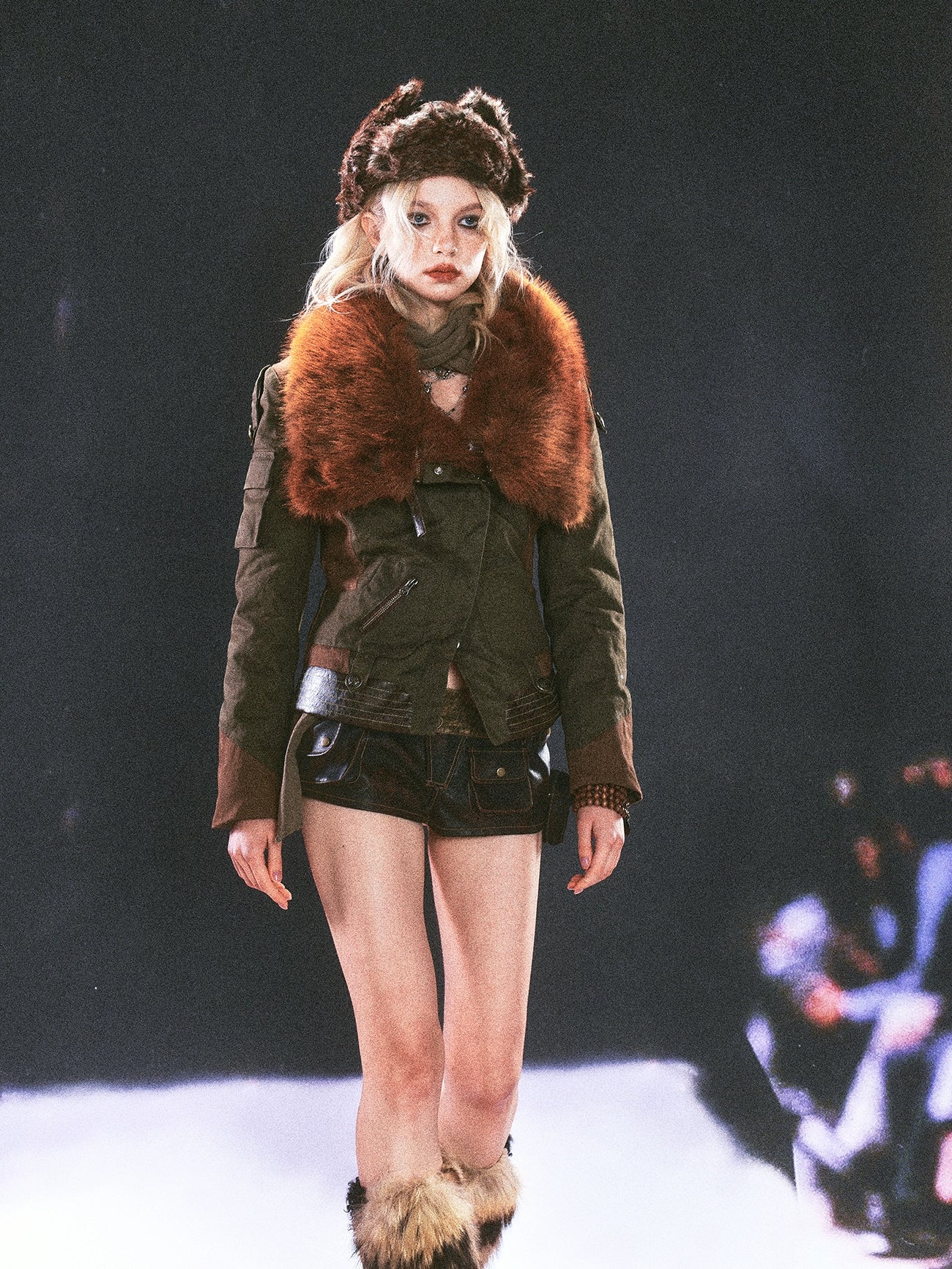 Chaqueta cálida decorativa con cuello de piel