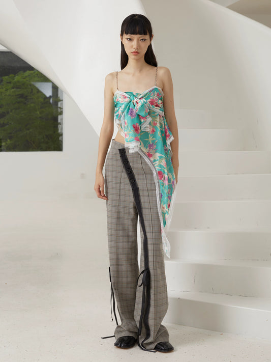 Брюки в диагональную клетку с бантом