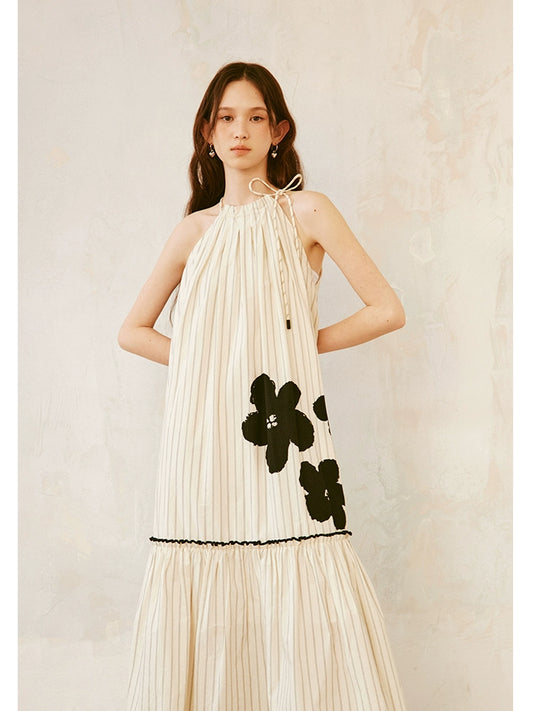 فستان العطلة المطبوع باللون الفضي