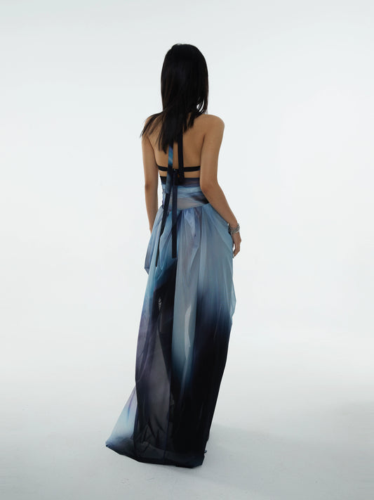 Платье в океанском стиле с оригинальным принтом и открытой спиной