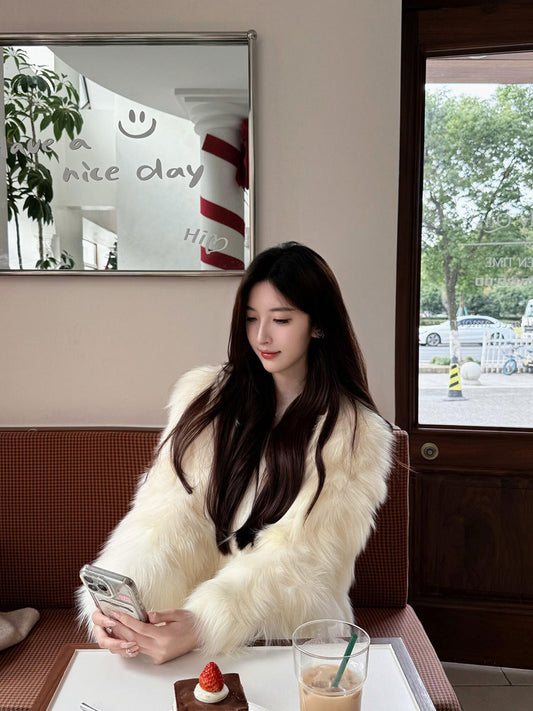 High-End Faux Fur Coat – Celebrity-Inspired Winter Fashion