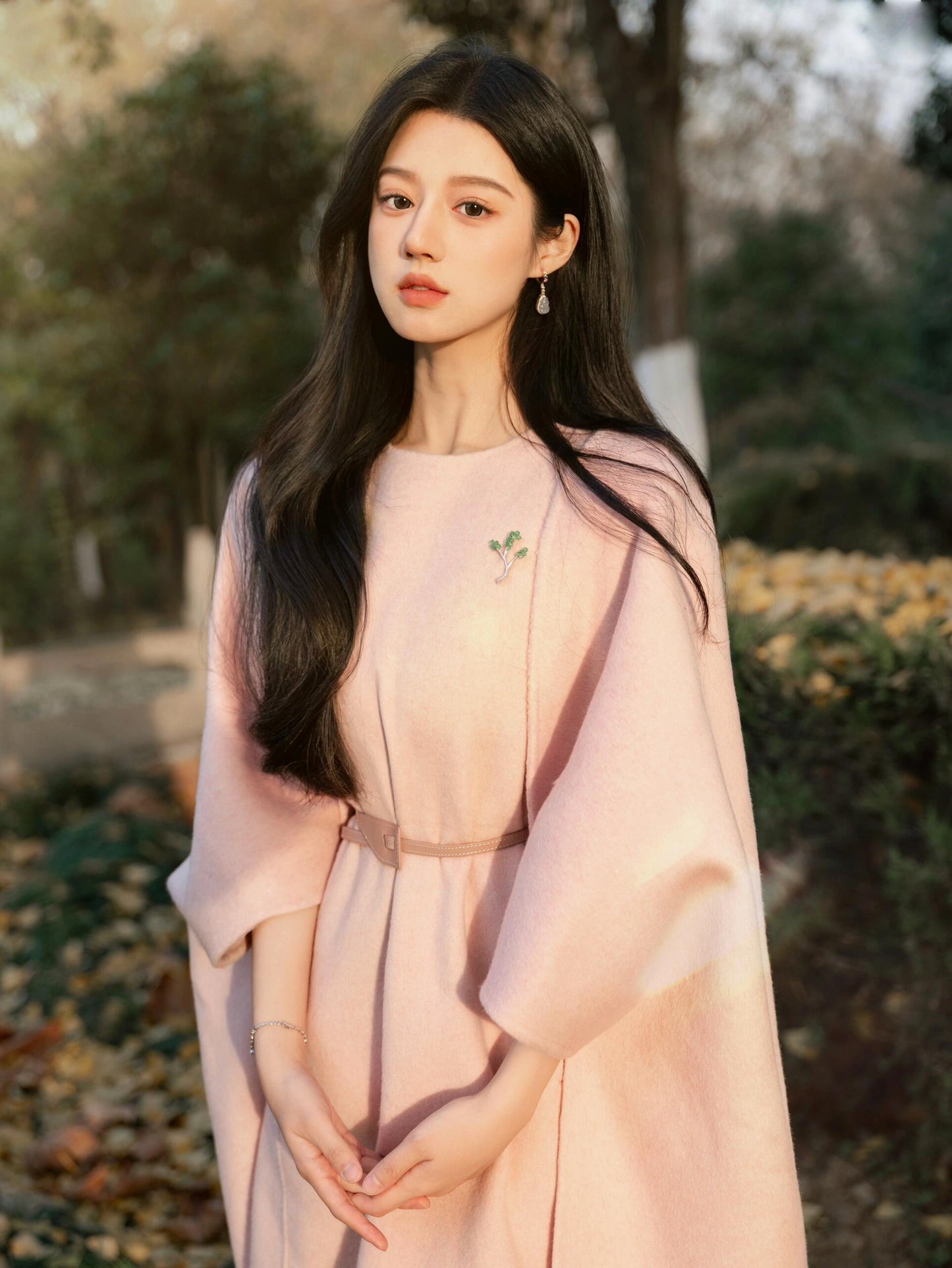 Chic Gold Tweed Cashmere Cape – High-End Petite Fit Woolen Coat