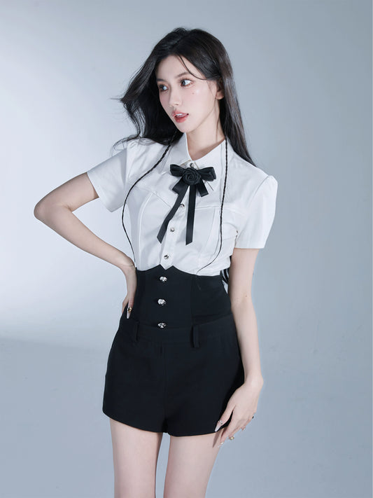 নৈমিত্তিক কিউট শার্ট কোমর-আপ শর্টের সাথে সেট
