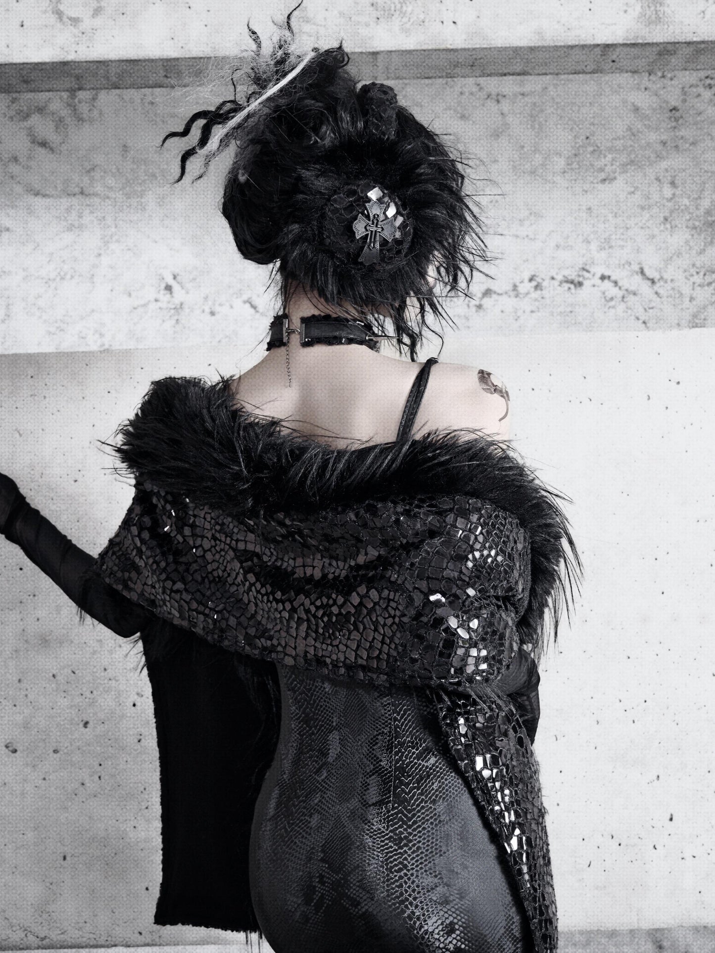 Shadow of the Snake Pupil Autumn and winter warm furry black cross earmuffs heightened skull crown headdress