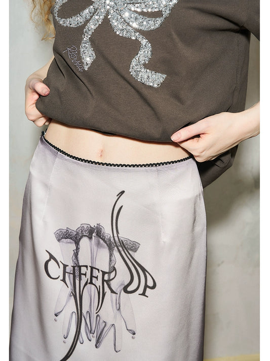 تنورة من الساتان والدانتيل القوطي