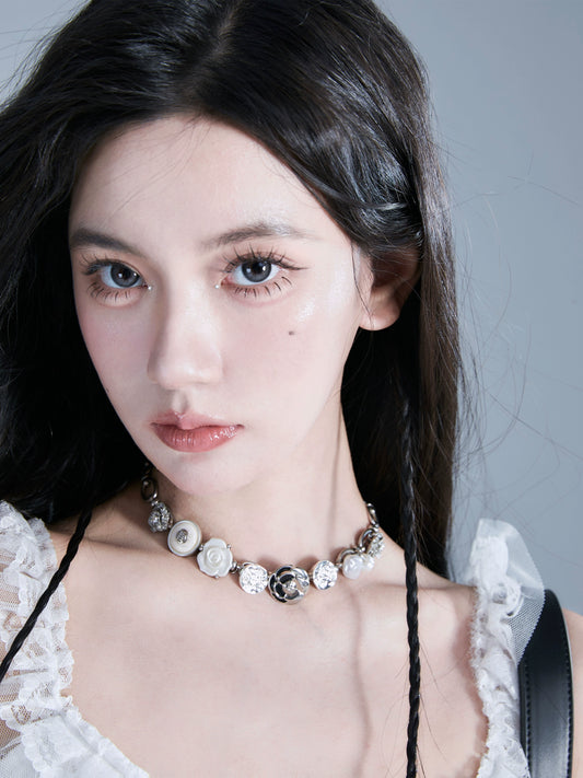 Sweet Cool Rose Button Necklace