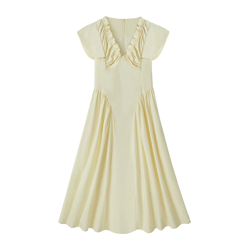 فستان مطوي بياقة على شكل حرف V وأكمام طائرة