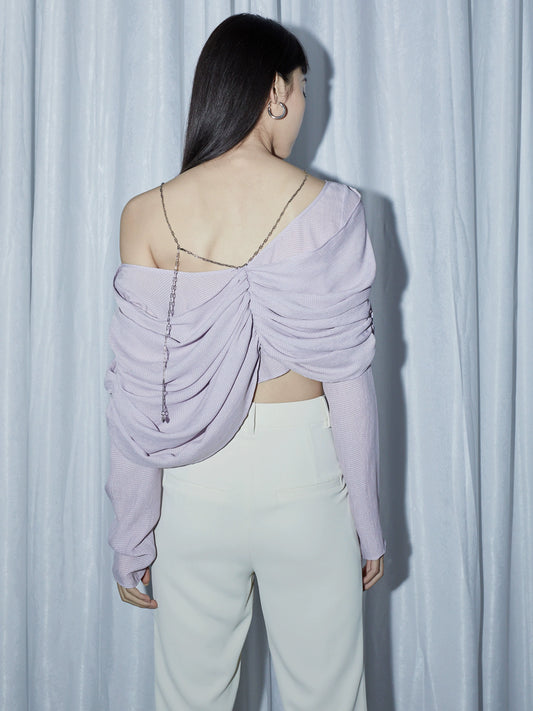 Рубашка-цепочка с открытыми плечами – свободный вырез с закрученным вырезом