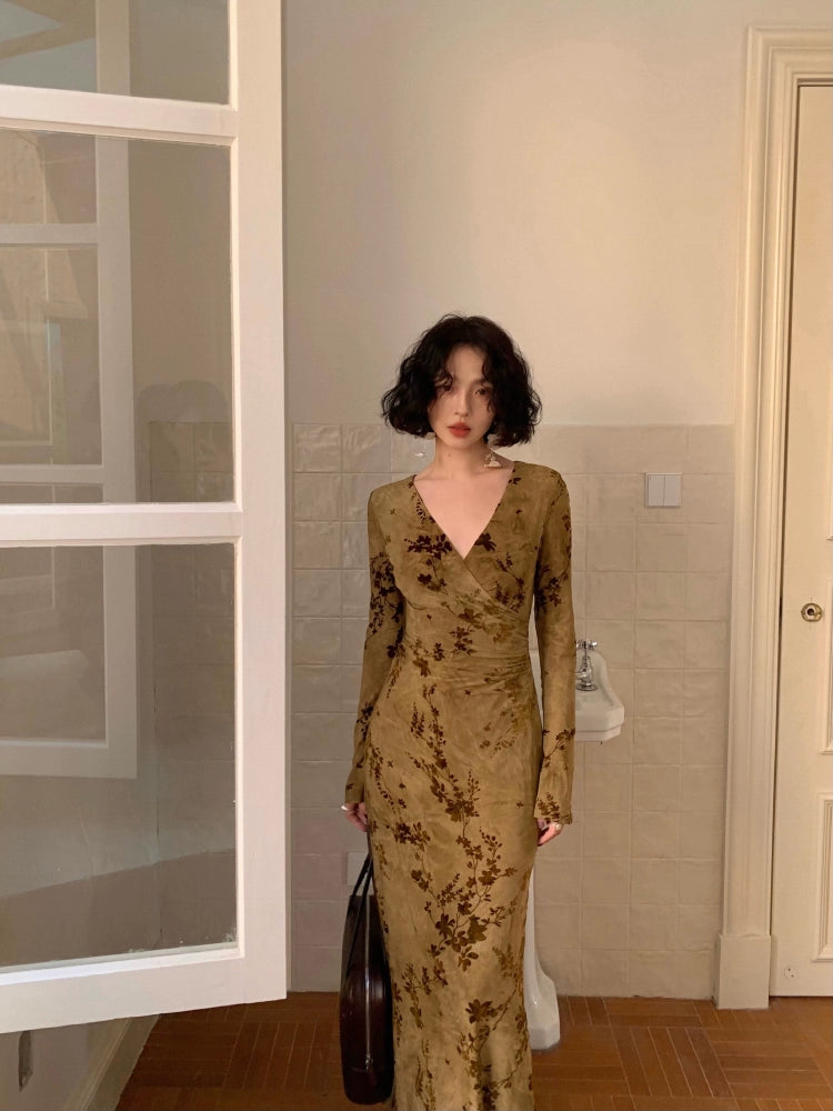 Dark Fragrance Floating Deep V-Neck Slim Printed Long Dress – Elegant Silhouette
