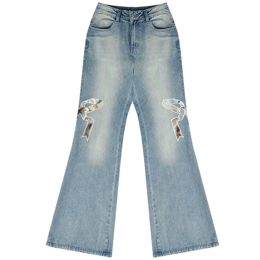 Jean à jambe large brodé avec nœud | Taille haute, coupe slim, design micro évasé