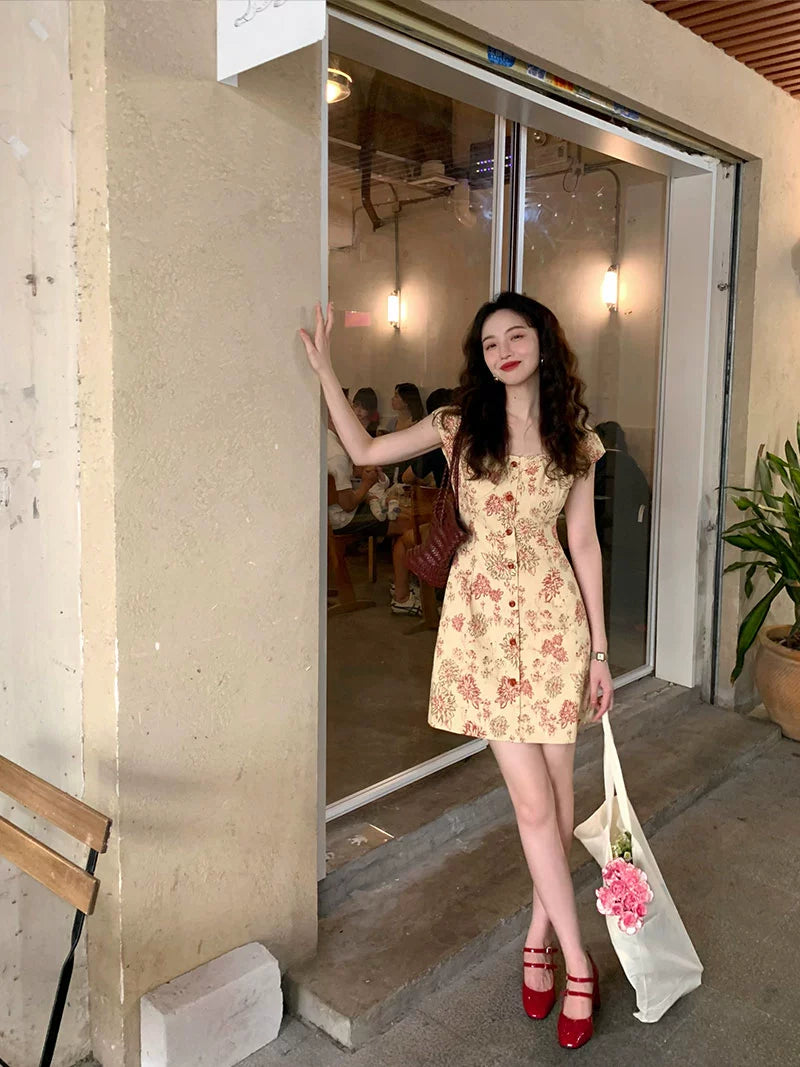 فستان قصير بطبعة زهور بصدر واحد