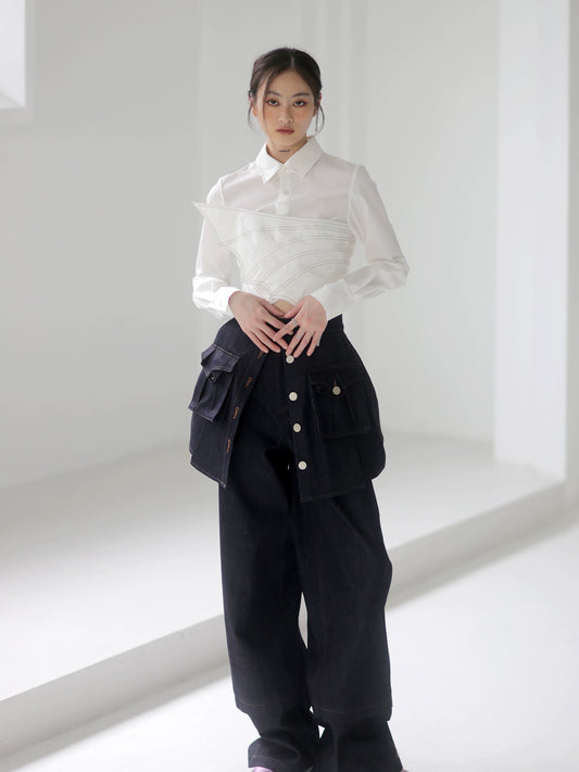 Рубашка приталенного кроя нестандартной формы с разрезом на груди и запахом