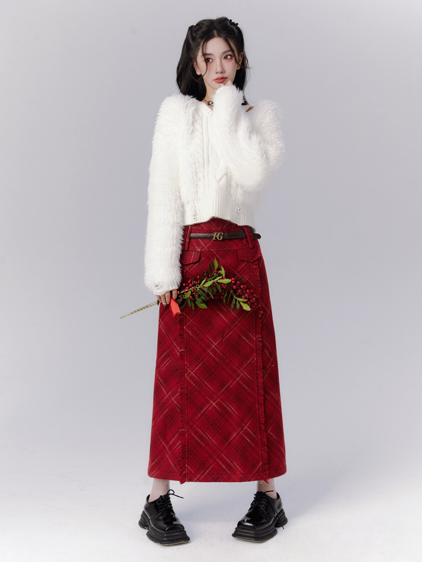 FGHT টুইস্টেড ফ্লাওয়ার নিটেড সাদা সোয়েটার