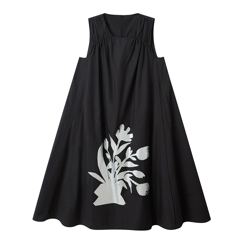 فستان فضي على شكل زهرة