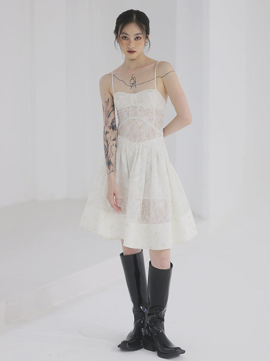 Темная кружевная большая юбка с подтяжками и подолом