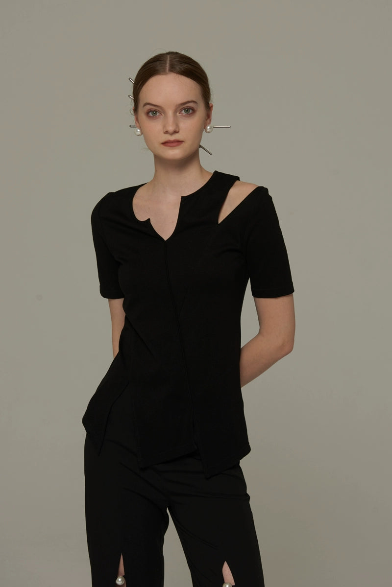 검은 V- 넥 티셔츠