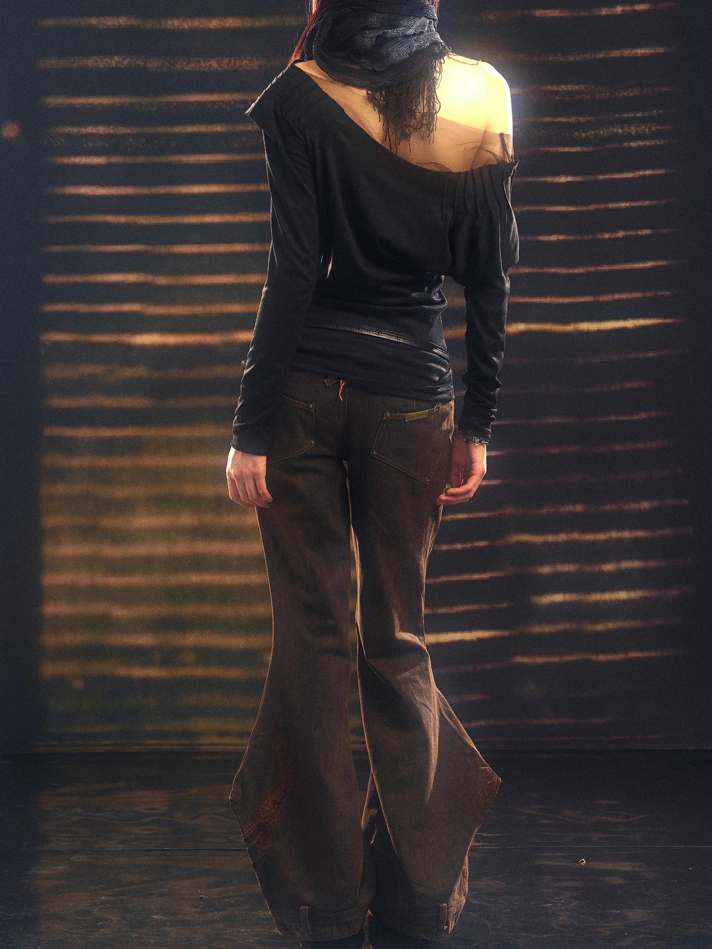 Lace Embroidery Washed Jeans – Waistband Cuff Detail