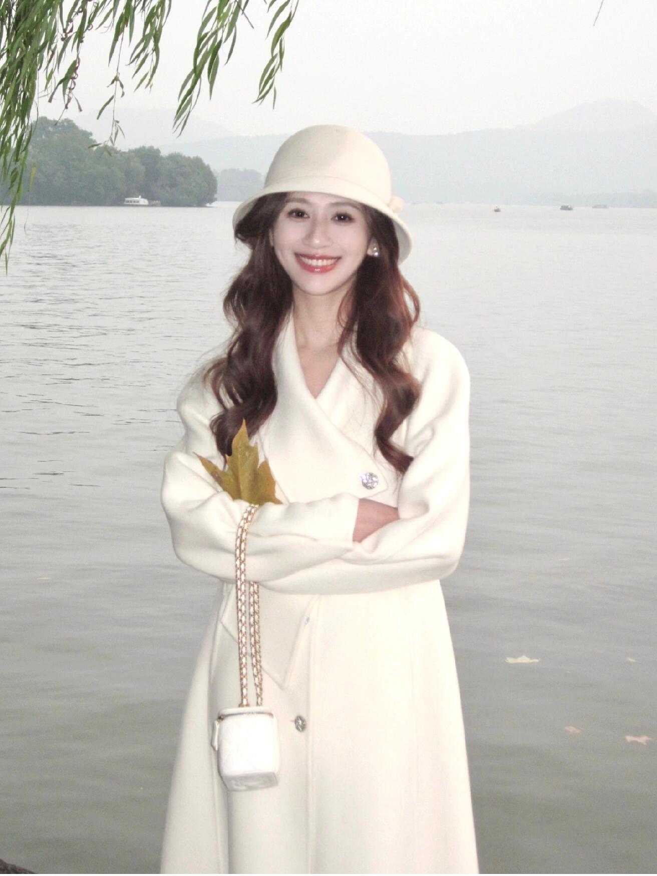 Golden Double-Sided Cashmere Coat – Waist-Defined High-End Woolen Jacket