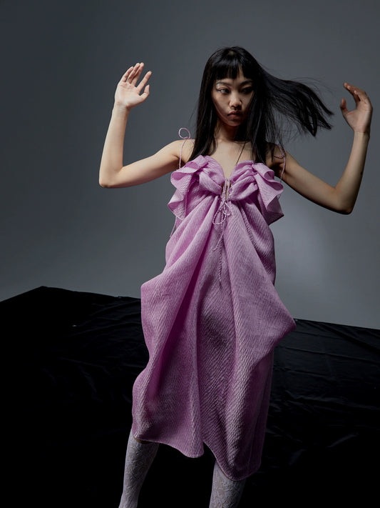 Плиссированная юбка-бретелька холодного розового цвета в стиле бабочки