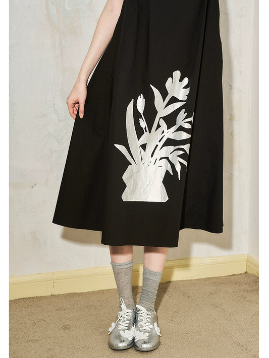 فستان فضي على شكل زهرة