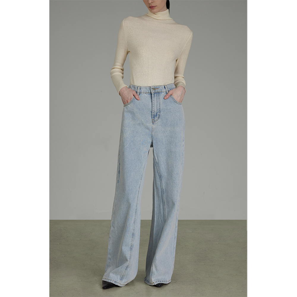 연한 파란색 넓은 다리 청바지