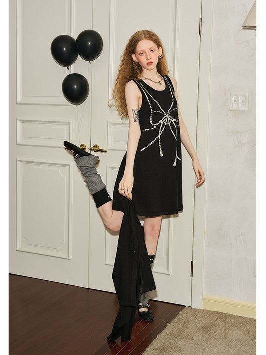 فستان منسوج باللون الفضي اللؤلؤي