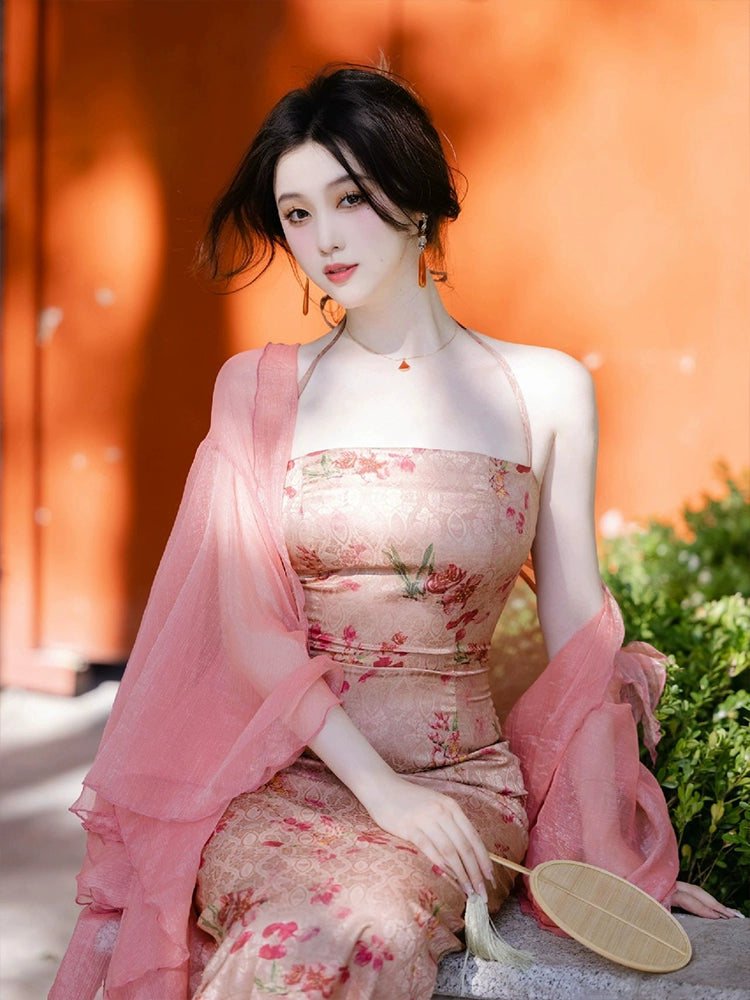 Pink Halterneck Cheongsam Dress – Elegant Hanfu-Inspired Bridal Gown