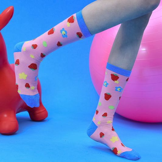 Клубничный цветочный рисунок хлопок в средней трубе носки