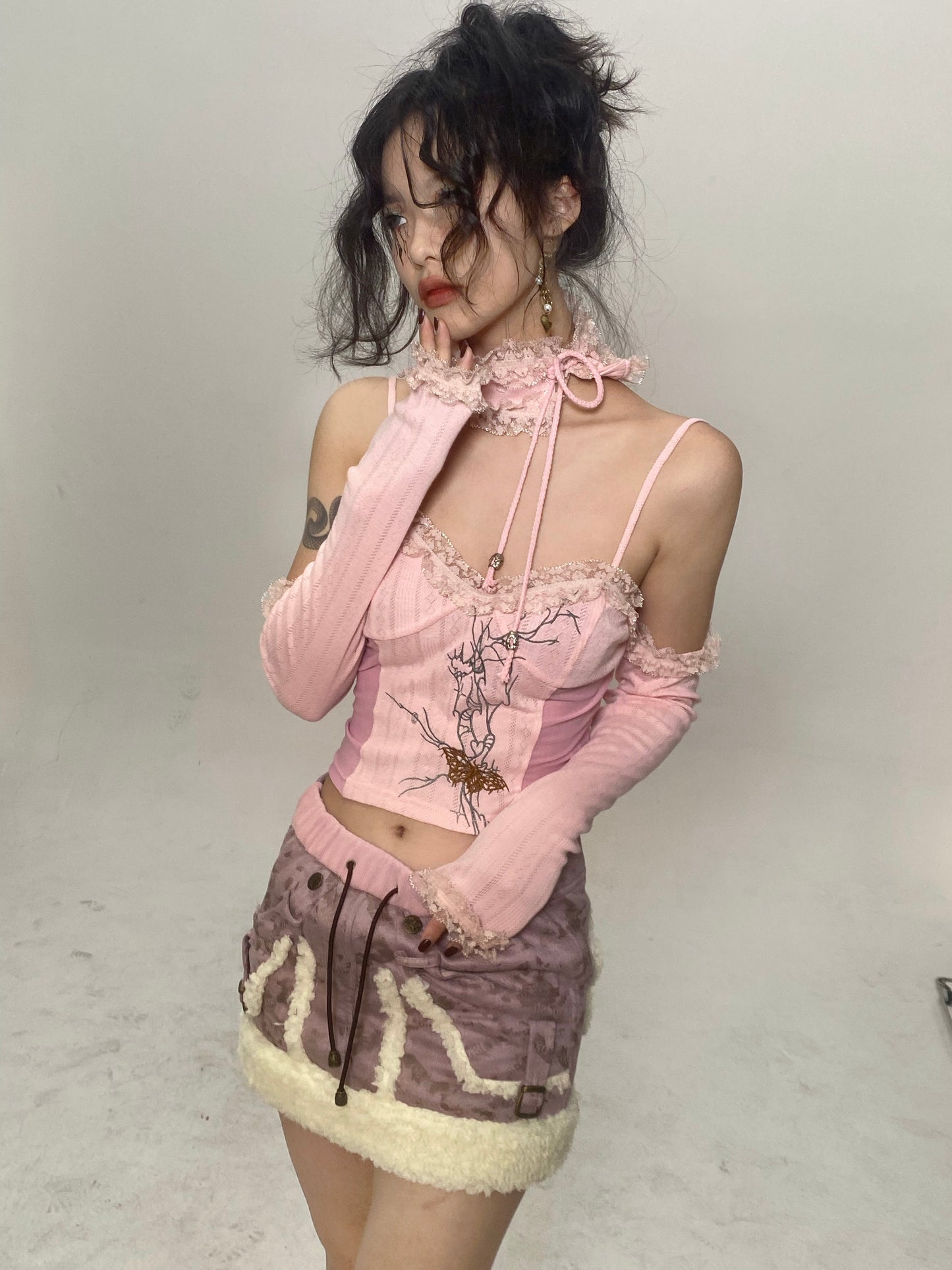 Embroidery Pattern Lace Hem Knitted Slip Top with Neck