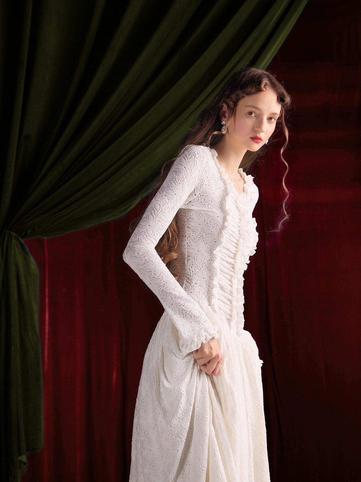 White Velvet Burnt Flower Dress with Wood Ear Edge Long Sleeves gives an elegant and classy impression