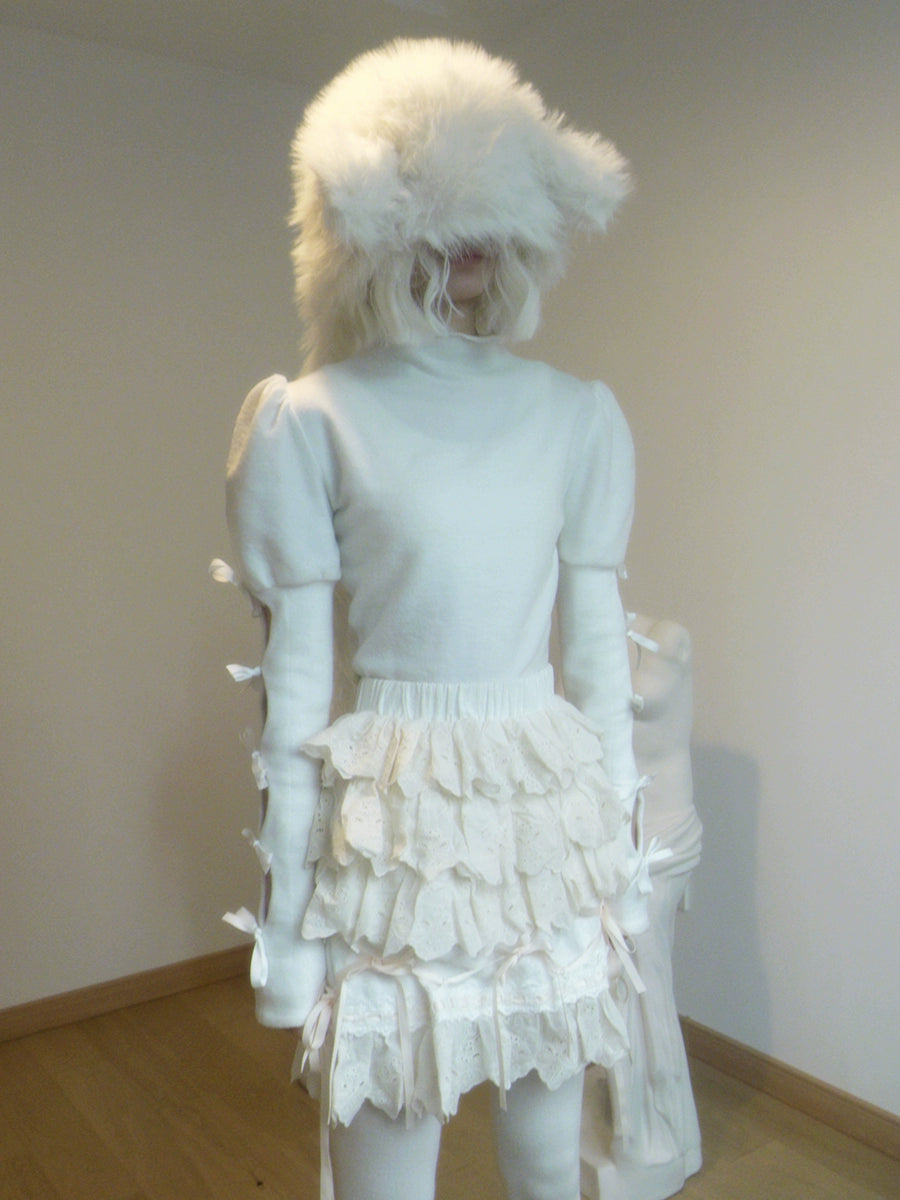 تنورة قصيرة من الدانتيل