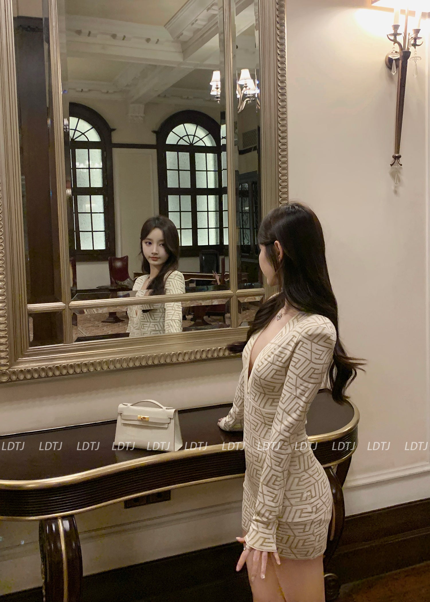 Celeb Deep V Knit Dress - XS spot / Black one-piece 30% cashmere 70% wool + gold thread Corner-to-plate quality Celeb Deep V Knit Dress - XS spot / Black one-piece 30% cashmere 70% wool + gold thread Corner-to-plate quality