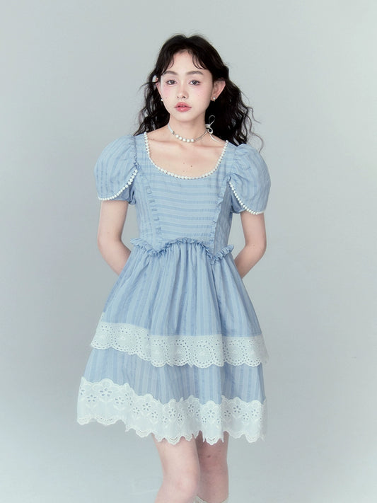 غلاف البتلة -فستان الدانتيل ذو الطبقات البيضاء