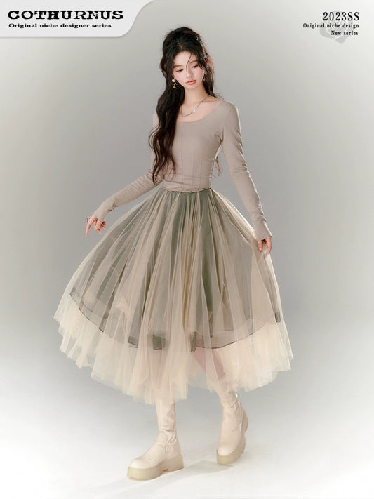 Robe en mailles en tricot épissé sombre