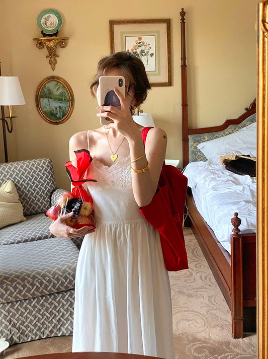 흰색 V 넥 드레스 : 여름의 자수 우아함