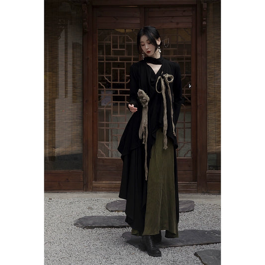 Свободное сказочное черное пальто: весна