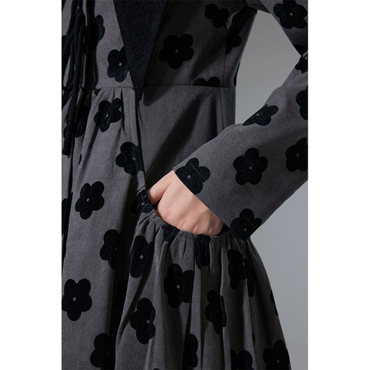 فليب ذوي الياقات الزهرية -فستان ملفوف