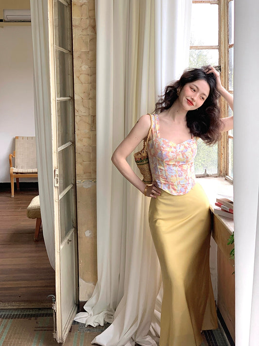 সেক্সি ভি-নেক ফুলের শীর্ষ: গ্রীষ্মের পাতলা কমনীয়তা