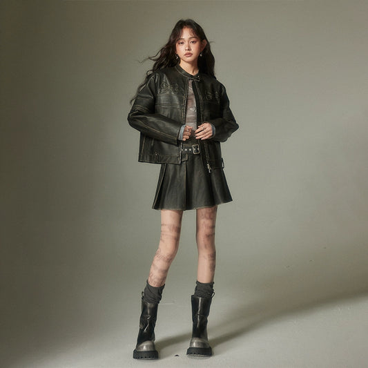 سترة جلدية سوداء في القوس