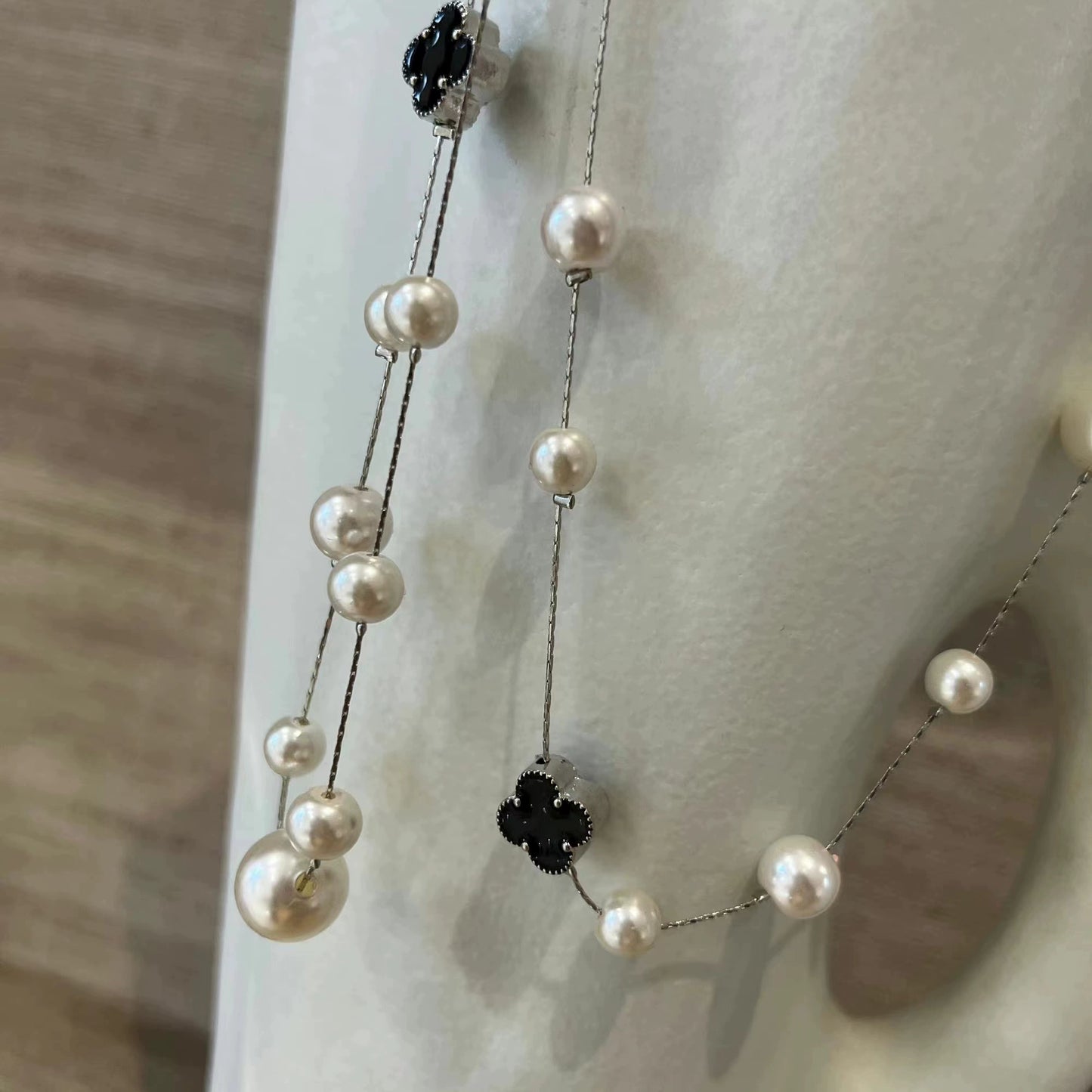 Lin You's New Necklace