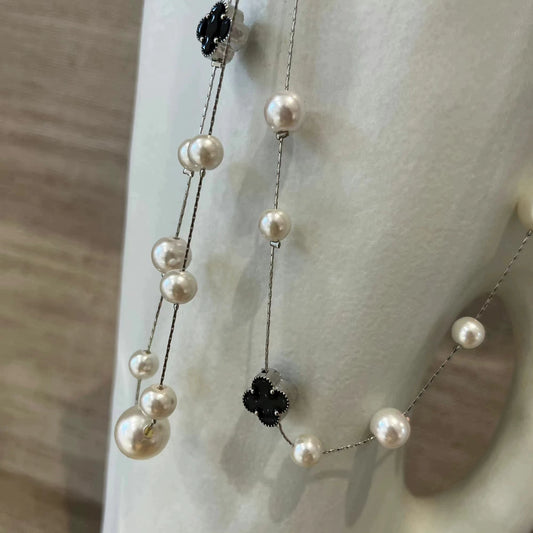 Lin You's New Necklace